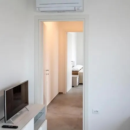 Se028 - Mondolfo, Bilocale Al Primo Piano Con Balcone E Aria Condizionata Mondolfo